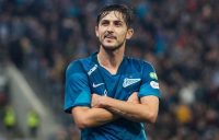 سردار آزمون با هت تریکی که در دیدار زنیت و لکوموتیو مسکو داشت ، به رکورد ۵۰ گل برای زنیت رسید . پیش از این ۱۵ بازیکن موفق به انجام این کار شده بودند.