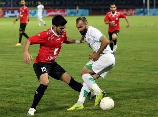 مهرداد بایرامی مهاجم پدیده مشهد : پرسپولیس شانس اول قهرمانی است
