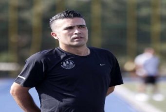 علیرضا محمد ، پیشکسوت پرسپولیس گفت : خط دفاعی پرسپولیس تحسین برانگیز است و ساختار دفاعی این تیم انسجام خیلی خوبی دارد.