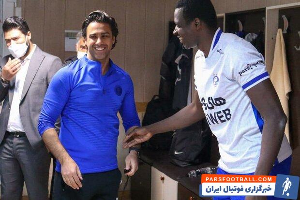شیخ دیاباته ، مهاجم گلزن تیم استقلال در بازگشت از عربستان به فرهاد مجیدی قول داده است که در پایان فصل در این تیم بماند.