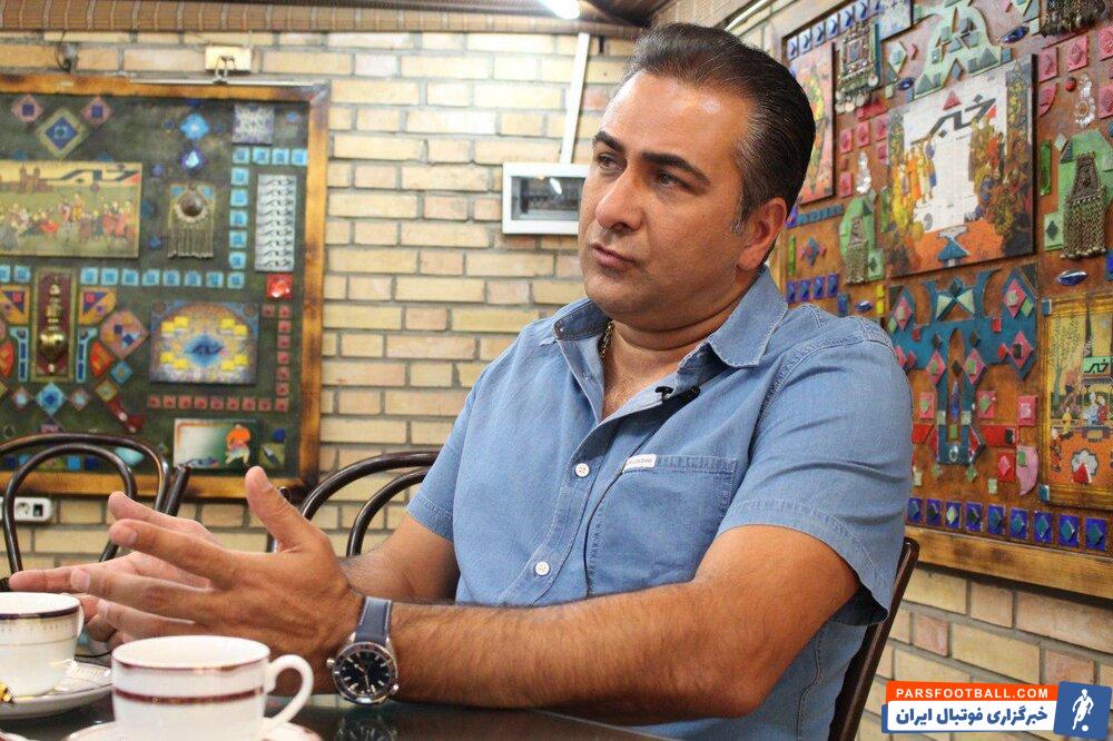 کوروش تشت زر ، پیشکسوت باشگاه استقلال گفت : وریا غفوری که کاپیتان تیم بزرگ استقلال است و ۳۴ سال سن دارد ، نباید دنبال لایی زدن باشد.