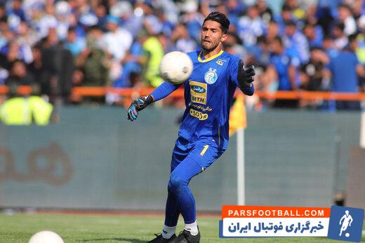 فرهاد مجیدی قصد دارد در دیدار استقلال و ذوب آهن ، رشید مظاهری را از ترکیب استقلال خارج و حسین حسینی را به ترکیب این تیم اضافه کند.