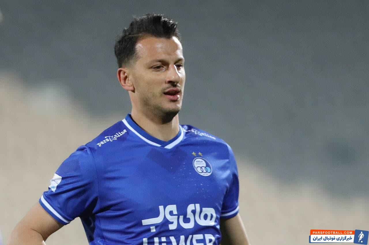 تیم استقلال با تک گل آرمان رمضانی بازیکن مازاد پرسپولیس که به استقلال آمده بود ، صنعت نفت آبادان را برد تا فرهاد مجیدی از این خرید تیمش رو سفید شود.