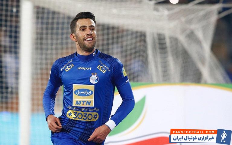 آرش رضاوند ، هافبک استقلال در دیدار با ذوب آهن از داور کارت زرد دریافت کرد و به علت سه اخطاره شدن دربی را از دست داد .