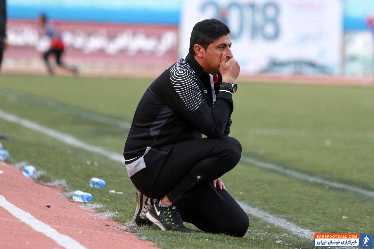 محمد نیک سیرت ، پیشکسوت باشگاه استقلال گفت : بازیکنان باید دربی را فراموش کنند و فقط روی دیدار با ذوب آهن متمرکز باشند .