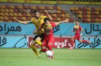 فرشاد احمدزاده و سروش رفیعی ، ستاره های پیشین پرسپولیس در بازی امشب سپاهان و فولاد خیلی تلاش کردند که نتیجه را به سود تیم خودشان برگردانند اما موفق به این کار نشدند.