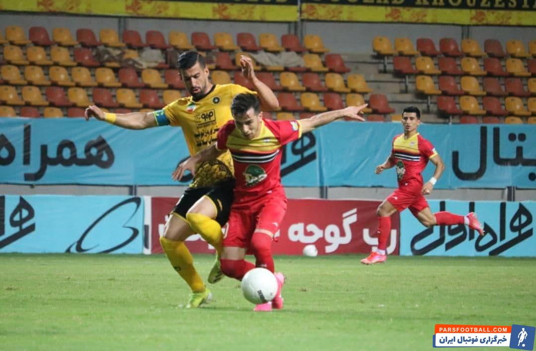 فرشاد احمدزاده و سروش رفیعی ، ستاره های پیشین پرسپولیس در بازی امشب سپاهان و فولاد خیلی تلاش کردند که نتیجه را به سود تیم خودشان برگردانند اما موفق به این کار نشدند.