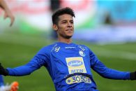 مهدی قایدی ، ستاره استقلال و تیم ملی گفت : همه می گویند شبیه خداداد عزیزی بازی می کنم و خودم هم همین نظر را دارم .