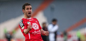 محمدرضا خلعتبری ، بازیکن پیشین تیم پرسپولیس و فعلی سپاهان گفت : هر دو جام لیگ برتر و حذفی را می خواهیم و از کنار ان ها به راحتی نمی گذریم.