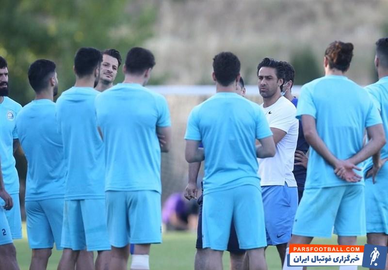 تمرین امروز استقلال با بازگشت مهدی قایدی برگزار شد و علی نامداری ، مشاور هیات مدیره استقلال هم تمرین آبی پوشان را نظاره گر بود.