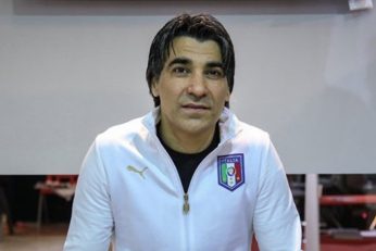 وحید شمسایی ، اسطوره استقلالی فوتسال ایران گفت : علی کریمی چون از دل سالن به فوتبال رفت ، بهترین سالنی بازی بود که دیدم.