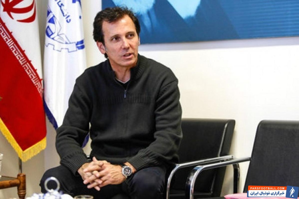 سعید عزیزیان ، مربی پیشین استقلال گفت : باشگاه استقلال قبل از عید طلب ما را از اسپانسر دریافت کرده است اما آن را به ما نداده است.