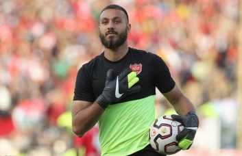 توهین سوشا مکانی به هویت باشگاه پرسپولیس : شاه بی پول با اعتبار پرستیژش تا ابد می تونه در قلب هواداران شاه بمونه