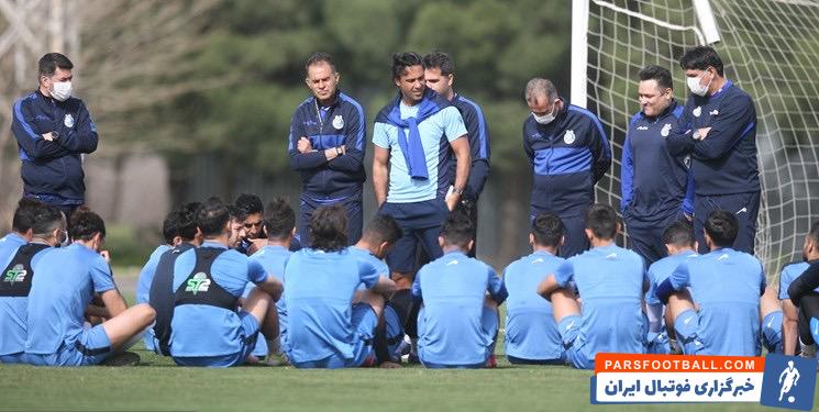 در تمرین امروز استقلال علی فتح الله زاده ، جواد قراب ، محمد نوری و امیرحسین صادقی حاضر شدند و با کادرفنی و بازیکنان دیدار کردند.