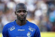 با توجه به عملکرد ضعیف شیخ دیاباته در استقلال ، فرهاد مجیدی تصمیم گرفته است که شیخ را از فهرست استقلال خارج و امین قاسمی نژاد را جانشین او کند.