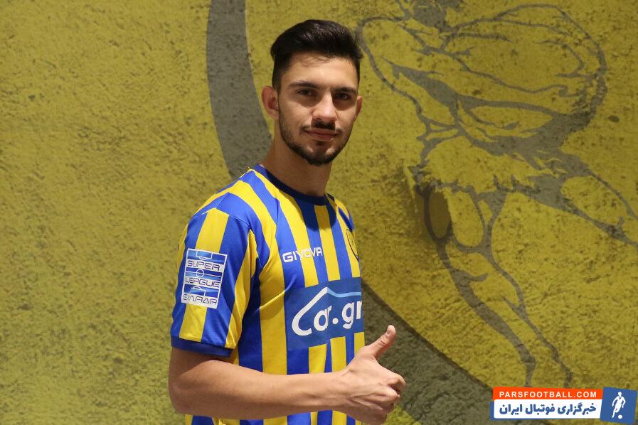 محمدرضا آزادی ، مهاجم جوان فصل پیش تراکتور از بازیکنانی است که یحیی گل محمدی به فوتبال ایران معرفی کرده و این فصل در پانه تولیکوس یونان عضویت داشت ، از این تیم جدا شد.