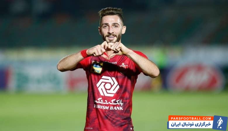 حسین عبدی ، پیشکسوت باشگاه پرسپولیس گفت : من از کادرفنی پرسپولیس درخواست می کنم که به مهدی عبدی فیکس بازی دهد.