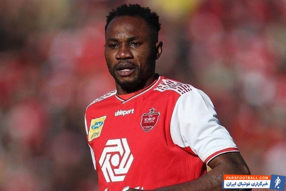 کریستین اوساگونا در حالی که یکی از ضعیف ترین خارجی های تاریخ پرسپولیس بود ، در زمان مدیریت انصاری فرد در پرسپولیس با قرارداد عجیب ۳۰۰ هزار دلاری پرسپولیسی شد.