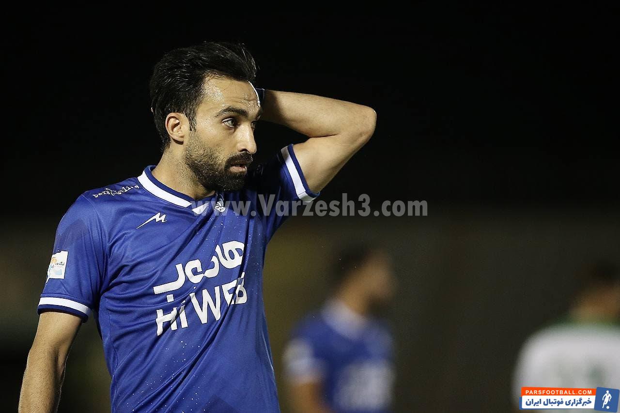 احمد موسوی پنج بازی استقلال را به علت مصدومیت از دست داد و بالاخره در بازی این تیم مقابل آلومینیوم اراک به میادین فوتبالی بازگشت.