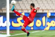 هادی محمدی مدافع تیم فوتبال تراکتور تلاش زیادی برای جلوگیری از گل اول استقلال و مهدی قایدی کرد اما توپ با برخورد به پای او وارد دروازه شد.