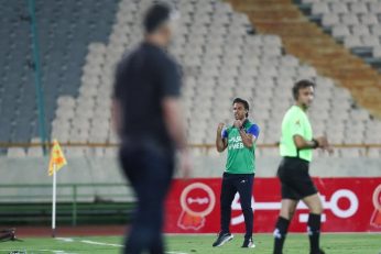 فرهاد مجیدی سرمربی جوان استقلال برای هفتمین بازی متوالی در رقابت با مربیان استقلالی، شکست نخورد و توانست دست پر از میدان خارج شود.