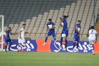 عباس بوعذار هافبک اهوازی و 29 ساله نفتیها در آستانه به ثمر رساندن یک گل ارزشمند مقابل استقلال در ورزشگاه آزادی بود.