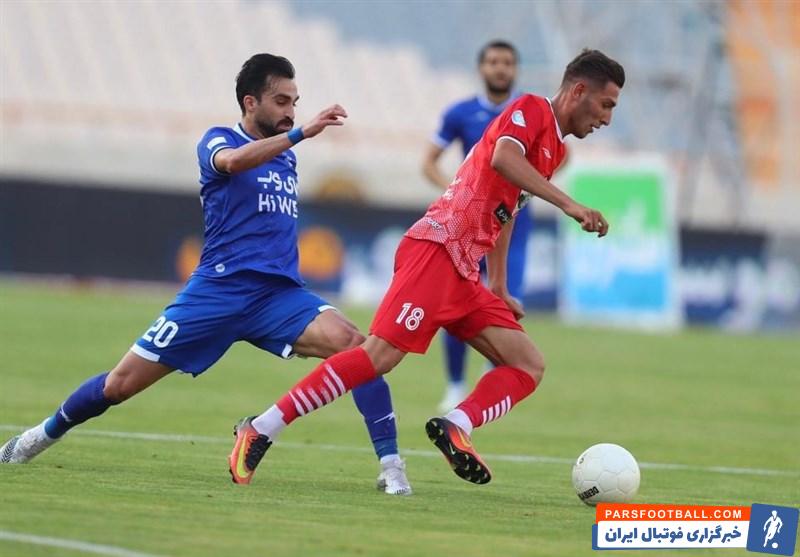 تصویری خاص و جالب از سرمربیان استقلال و تراکتور در حاشیه بازی حساس لیگ برتر