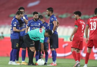 آرش رضاوند هافبک استقلال : آذری جهرمی بداند که تمسخر کردن با کُریخوانی فرق دارد