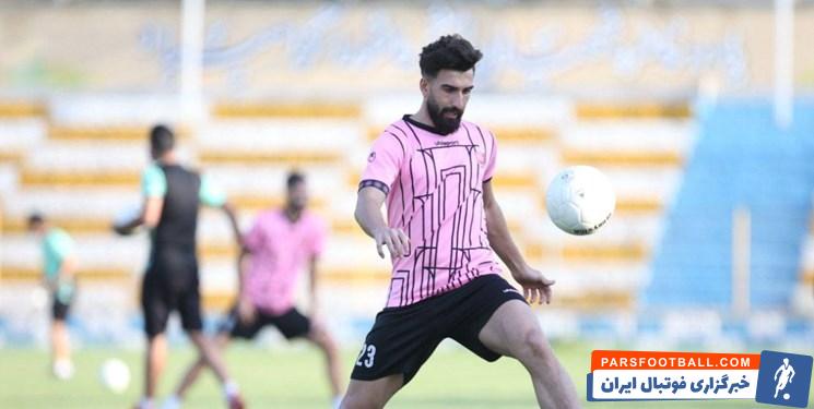 بازیکن پرسپولیس منتظر زمان قطعی عمل جراحی ؛ علی شجاعی MRI خود را به پزشک متخصص نشان داد