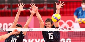 عکس یادگاری بازیکنان والیبال ایران بعد از شاهکار بازی با لهستان