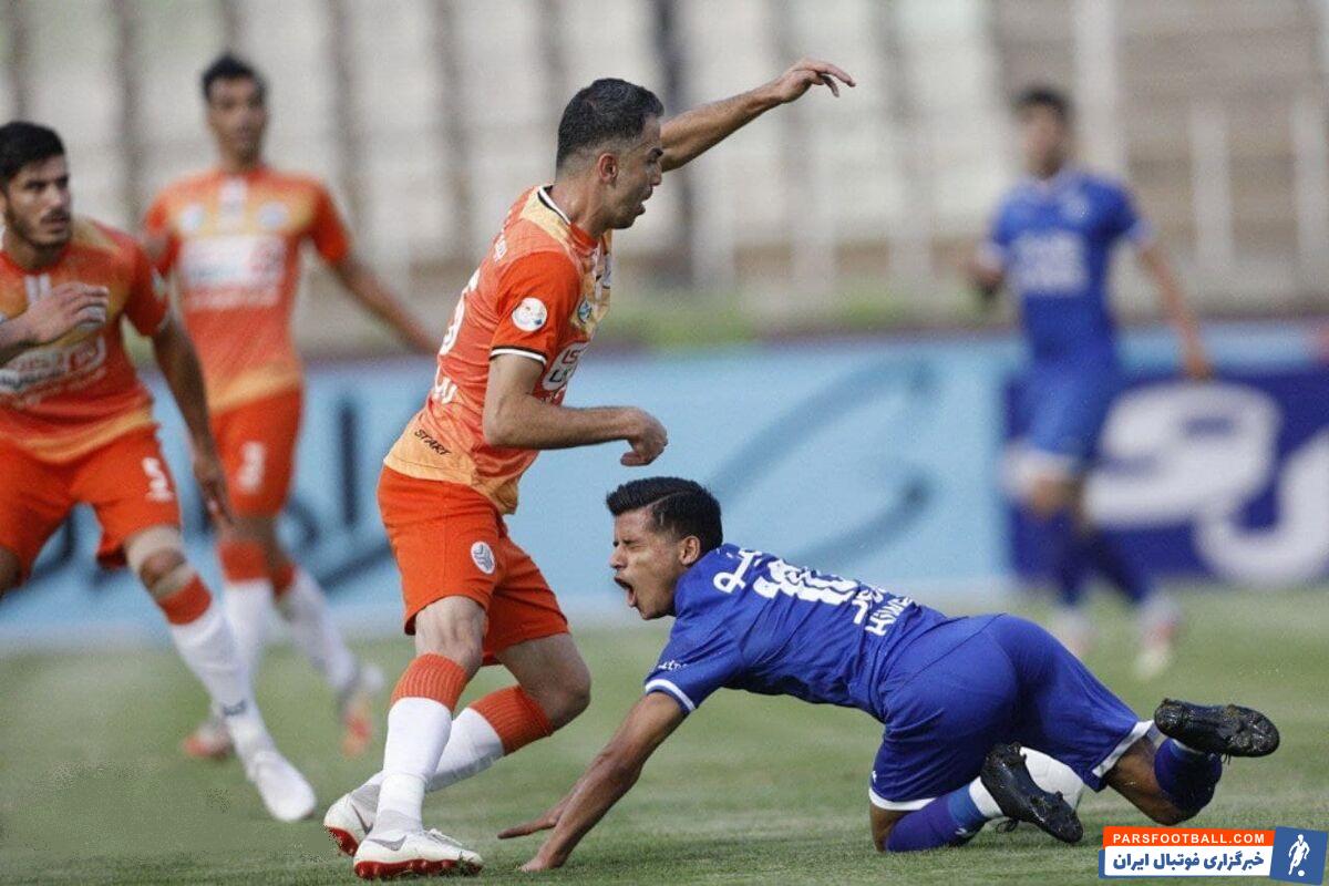 دیدار استقلال و سایپا سه صحنه مشکوک به پنالتی داشت که داور بازی فقط یک پنالتی گرفت و بی تجربگی قایدی یک پنالتی استقلال را سوزاند.