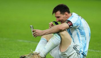 لیونل مسی پس از این که به حسرت قهرمان نشدنش با تیم ملی آرژانتین در خاک برزیل خاتمه داد، یکی از شادترین شبهای فوتبالش را سپری کرد.