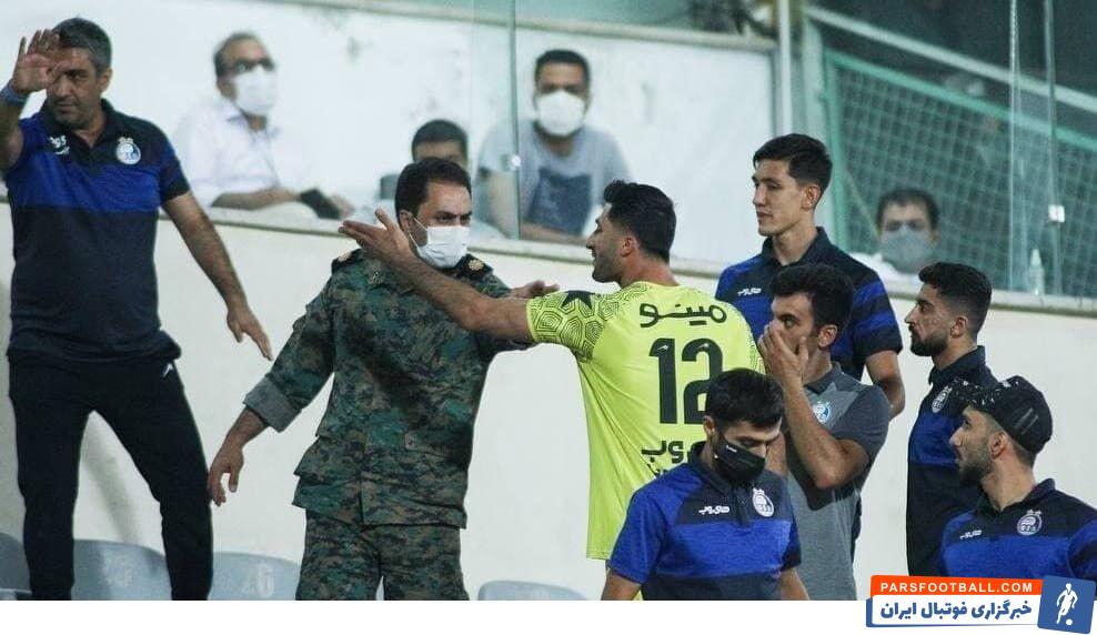 رشید مظاهری در اواخر وقتهای معمول دیدار استقلال و پرسپولیس با یک نفر درگیر شد و حتی نزدیک بود کار به جاهای باریک بکشد.