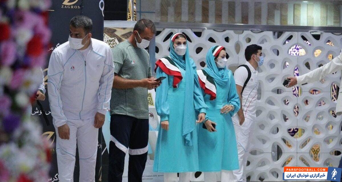 رونمایی از لباسهای رسمی اعضای کاروان ورزش ایران در بازیهای المپیک در حالی شنبه شب و همزمان با اعزام اولین گروه ورزشکاران به توکیو انجام شد.