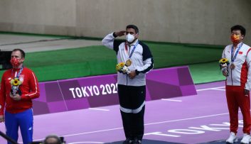 جواد فروغی پرستار، پاسدار و تیراندازی که قهرمان المپیک شد. او یک سال تمام به طلای المپیک فکر می‌کرد و هیچ وقت دست از تلاش کردن برنداشت.