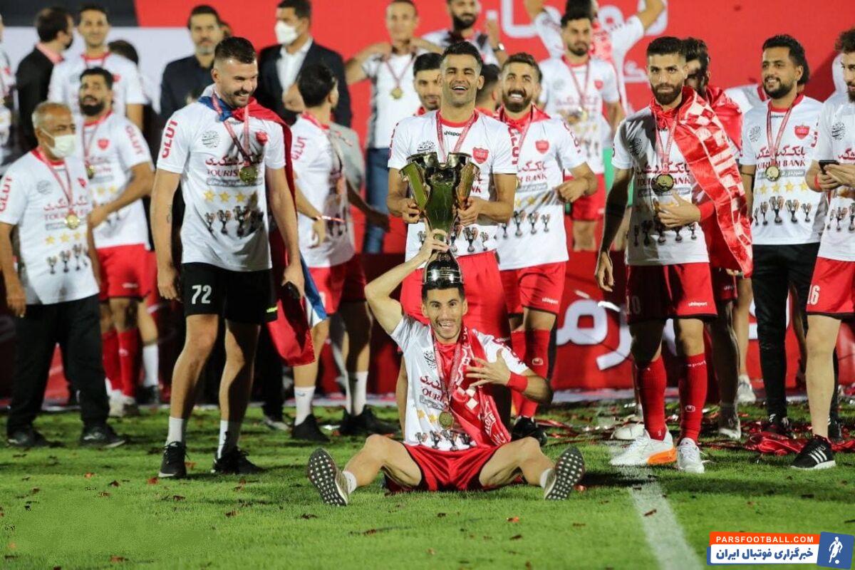 مهدی شیری مدافع پرسپولیس بعد از قهرمانی جواب سرمربی استقلال را داد و مقابل دوربینهای تلویزیونی به استقلالی ها طعنه زد.