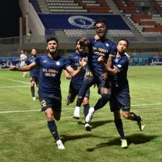 گادوین منشا مهاجم نیجریه ای گل گهر، لیگ بیستم را بسیار طوفانی آغاز کرد. او در همان 7 هفته نخست، موفق شد 9 بار برای تیمش گل بزند ....