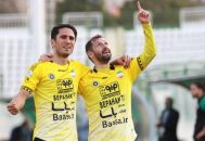 حمله پرسپولیسیها به محمدرضا خلعتبری بازیکن پرسپولیسی سپاهان