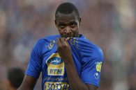 شیخ دیاباته از باشگاه استقلال برای دریافت مطالباتش شکایت کرده و پنجره نقل و انتقالاتی این باشگاه را دوباره بسته است.