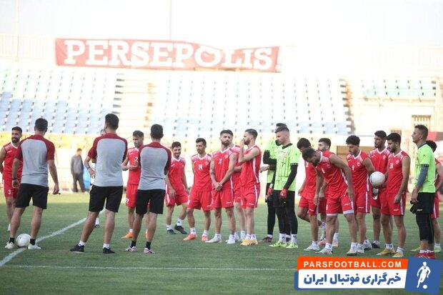 جلسه بازیکنان پرسپولیس پیش از بازی با تراکتور