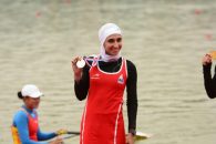 نازنین ملایی ، قایقران ایرانی در مرحله یک چهارم نهایی المپیک در رده سوم قرار گرفت و به مرحله نیمه نهایی این رقابت ها راه یافت .