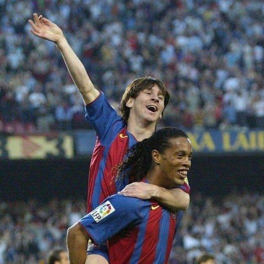 رونالدینیو : باید شماره 10 مسی بایگانی شود