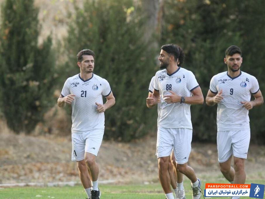 هرج و مرج در تمرین استقلال ؛ هدیه یک هوادار به شیخ دیاباته