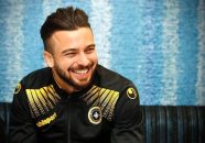 سروش رفیعی ، هافبک تیم سپاهان ، برای مربیان پرسپولیس پیغام فرستاده است که حاضر است به پرسپولیس برگردد با این که از سپاهان پیشنهاد سنگین مالی دارد.