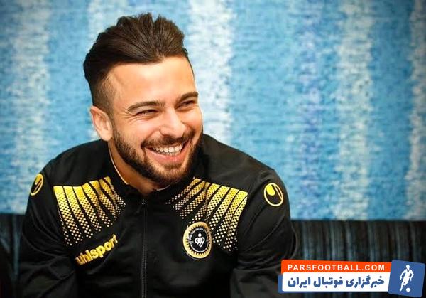 سروش رفیعی ، هافبک تیم سپاهان ، برای مربیان پرسپولیس پیغام فرستاده است که حاضر است به پرسپولیس برگردد با این که از سپاهان پیشنهاد سنگین مالی دارد.