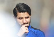 عارف غلامی در دیدار استقلال و سایپا از ناحیه لگد و کمر مصدوم شد و وضعیت او برای دیدار حساس با پرسپولیس در دربی تهران مشخص نیست.