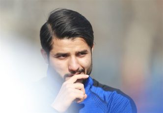 عارف غلامی در دیدار استقلال و سایپا از ناحیه لگد و کمر مصدوم شد و وضعیت او برای دیدار حساس با پرسپولیس در دربی تهران مشخص نیست.