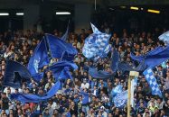 تجمع و تشویق هواداران آلومینیوم و استقلال مقابل هتل محل اسکان دو تیم