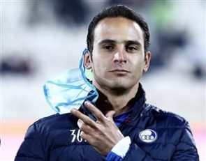 آرش برهانی مهاجم سابق باشگاه استقلال در غم از دست دادن پدر همسرش به سوگ نشست