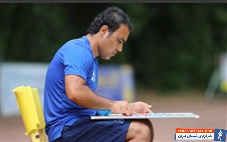 مهدی مهدوی کیا مربی با سابقه در زمینه پایههای فوتبال، برنامه امیدها را مینویسد و پس از آمدن به تهران قرارداد امضا میکند.